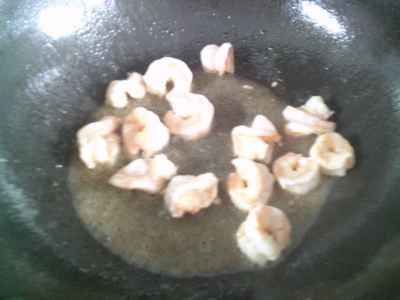 新鮮なエビとフィッシュケーキのカリフラワー炒めの作り方：7