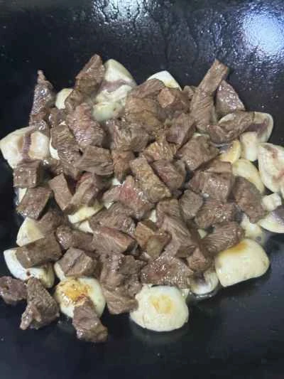 バターマッシュルームと牛肉の角切りを作る手順：12