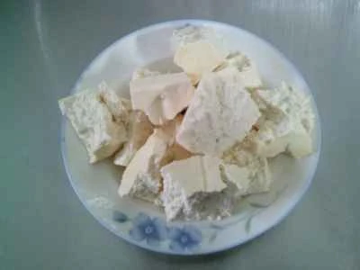 シーフードマッシュルーム、赤ソーセージ、豆腐のシチューの作り方：2