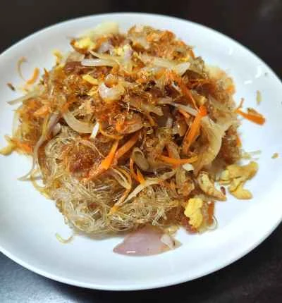 玉ねぎ、ニンジン、卵入りの里芋と春雨炒めの作り方：9