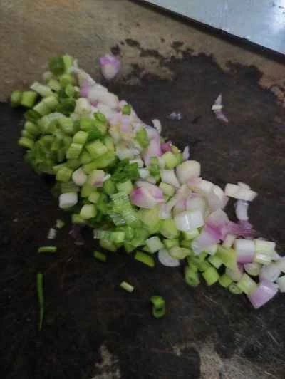 ネギ入りスクランブルエッグの作り方：2