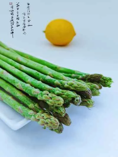 アスパラガスと肉の炒め物の作り方：2