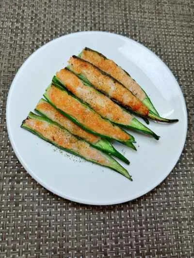 エビペーストを詰めたオクラ