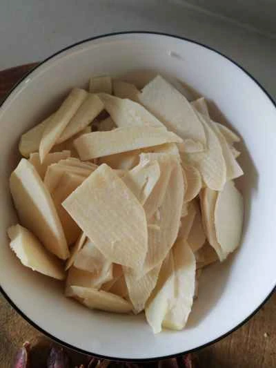 冬のたけのこと牛肉の塩漬けの作り方：1