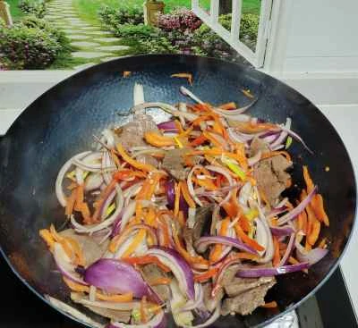 豚レバーと赤唐辛子と玉ねぎの炒め物の作り方：5