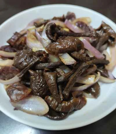 中華ソーセージとキノコの炒め物の作り方：7