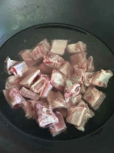 豚スペアリブとライスヌードルの煮込みの作り方：1