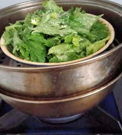 蒸しセロリの葉のレシピ手順：3