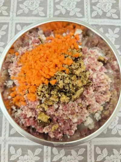 蒸しレンコンと肉のパテの作り方：2