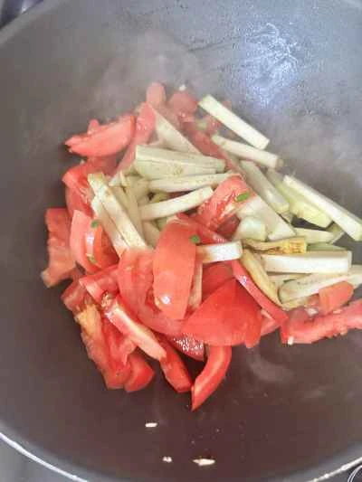 ニラと餃子のスープの作り方：2