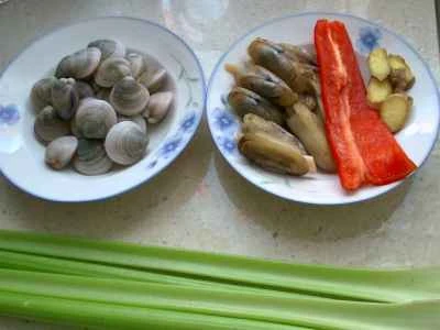 2種類の新鮮な材料を使ったセロリ炒めの作り方：1