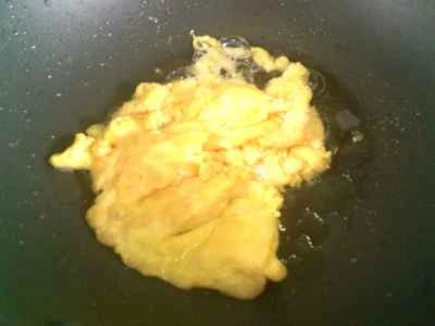 黒キクラゲ、卵、キュウリの炒め物の作り方：5