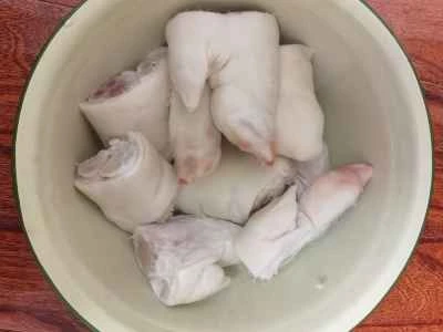 豚足の辛い鍋の作り方：1