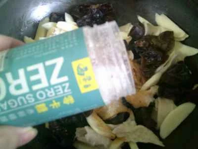 黒キクラゲ、水タケノコ、グルテン炒めの作り方：8