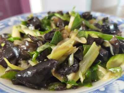 キクラゲとネギの煮込みのレシピ