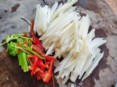 レンコンと豚肉の煮込み炒めの作り方：2