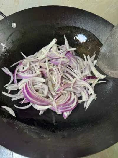 玉ねぎ入り牛肉巻き炒めの作り方：5