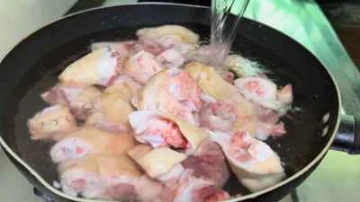 ニンニク風味の豚足の作り方：1