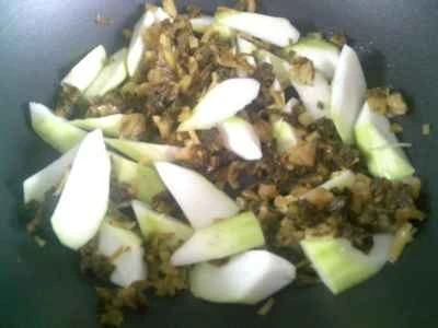 夜咲きの花と厚切り豆腐皮を使ったカラシナの漬物の作り方：4