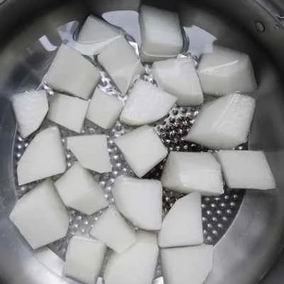 澄まし汁大根と豚バラ肉のスープの作り方：2