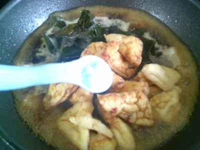 豚肉と昆布の結び目揚げ生地の三角形を作る手順：8