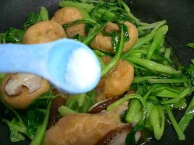 椎茸、麩、白菜の炒め物の作り方：7