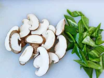 椎茸、ピーマン、豚肉の炒め物の作り方：2