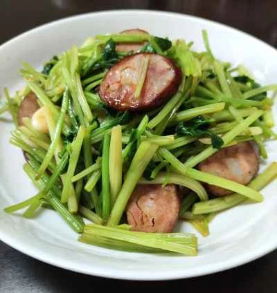 ハルビンの赤ソーセージとセロリの炒め物の作り方：7