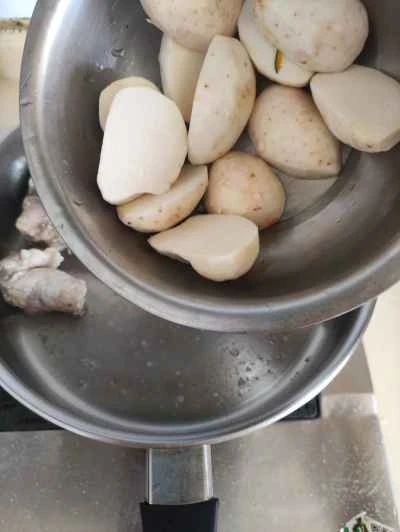 タロイモ入り蒸し豚スペアリブの作り方：4