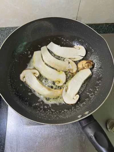 松茸のバター炒めの作り方：4