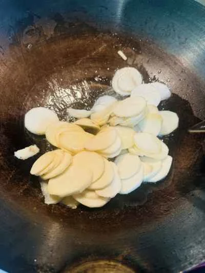 クワイとキクラゲの炒め物の作り方：1