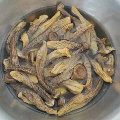 鹿角茸入り蒸し豚スペアリブの作り方：1