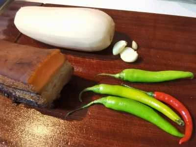 レンコンと豚肉の塩漬け炒めの作り方：2