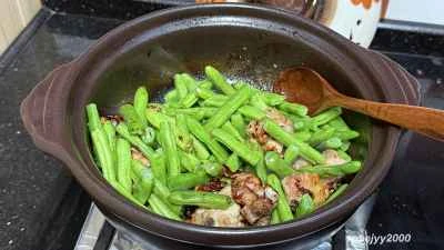 ジュージューと音を立てる豚スペアリブとインゲン豆の作り方：8