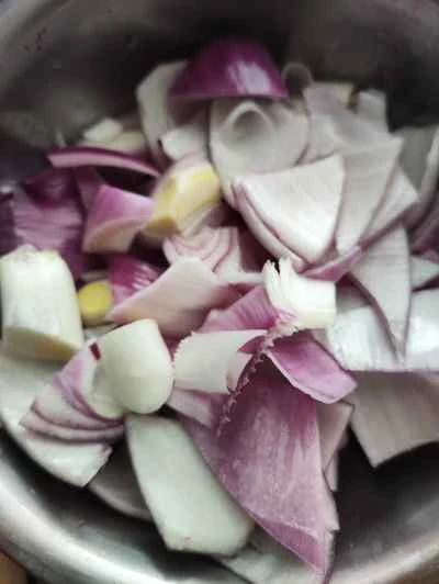 鶏肉とジャガイモと玉ねぎの煮込みの作り方：3