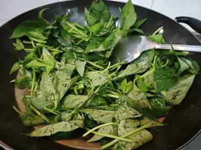 ニンニクとサツマイモの葉の炒め物の作り方：4