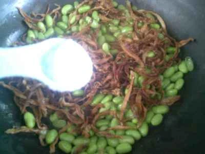 千切りキャベツと枝豆の炒め物の作り方：7