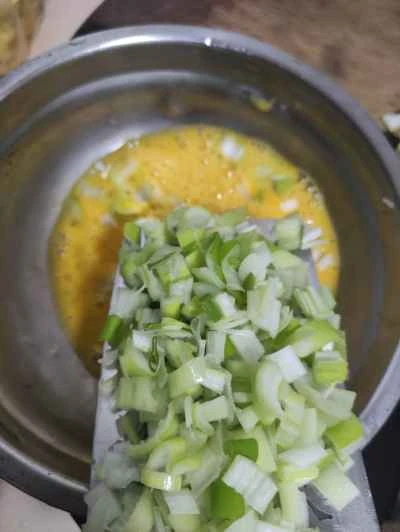 ネギと卵のオムレツの作り方：3