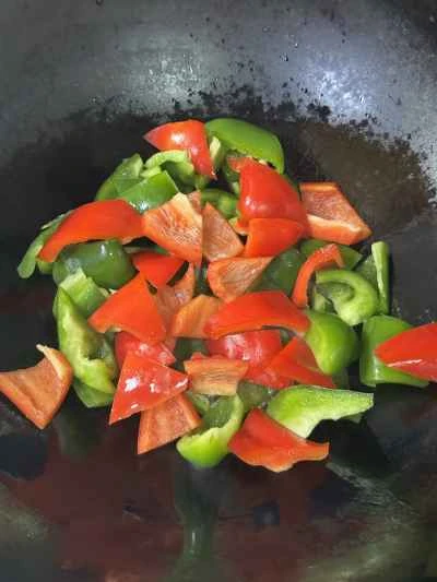 黒胡椒と薄切り肉で炒めたピーマンの作り方：8