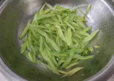 セロリとエビの炒め物の作り方：4