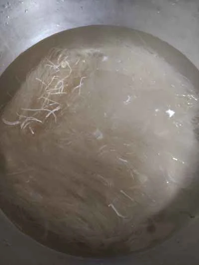 タロイモと春雨の卵と玉ねぎ炒めの作り方：3