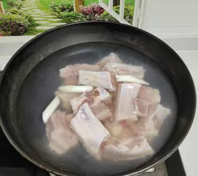 豚スペアリブの煮込みレシピの手順：2