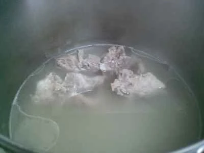 キャベツと豆腐のピクルスを使った豚スペアリブの煮込みの作り方：7