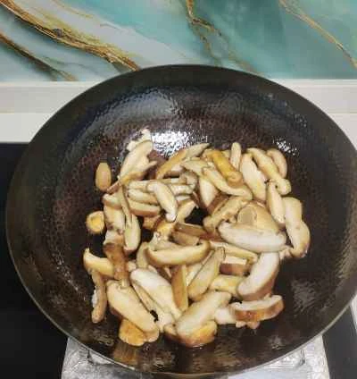 椎茸とピーマンの炒め物の作り方：1