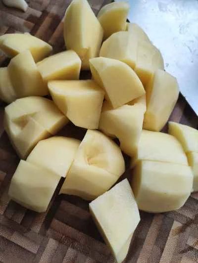 鶏肉とジャガイモの煮込みの作り方：2