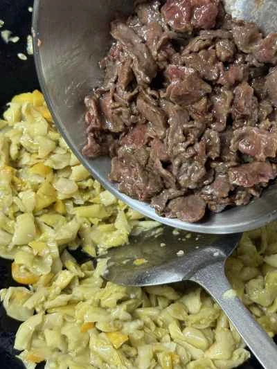 きゅうりの皮と牛肉の炒め物の作り方：10