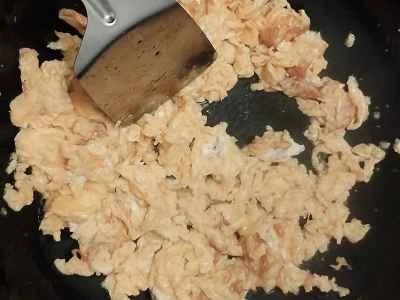 トマト入りスクランブルエッグの作り方：10
