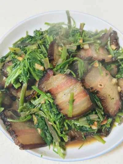 野生セロリと塩漬け豚肉の炒め物の作り方：5