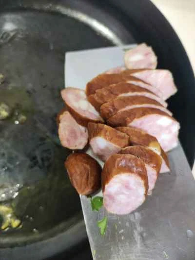 ハルビン赤ソーセージとセロリの炒め物の作り方：4