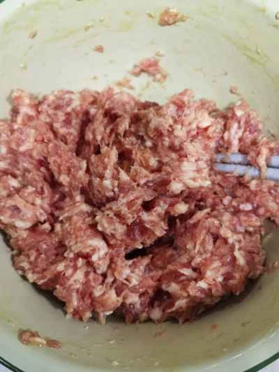 ゆでミートボール、怠け者のレシピ：4つのステップ